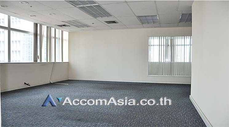  1  Office Space For Rent in Silom ,Bangkok BTS Surasak at Vorawat Building AA10943